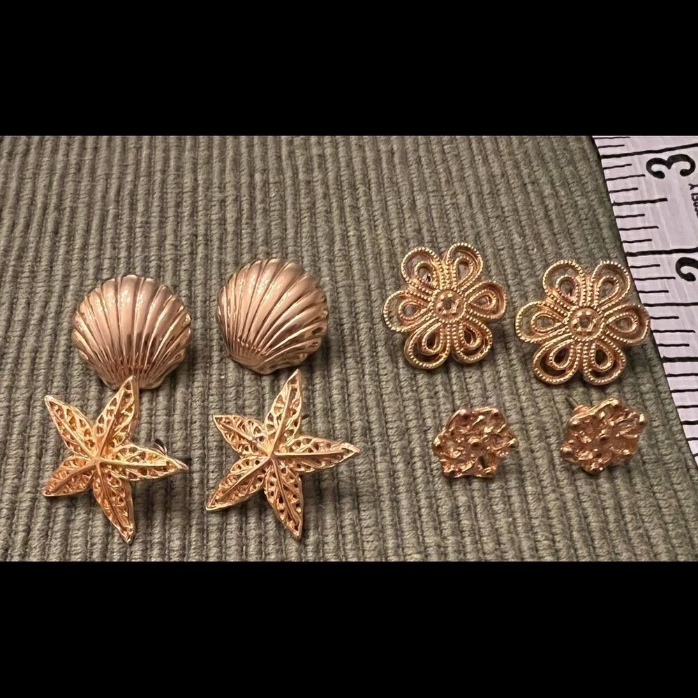 4 pair of gold colored vintage earrings shell star flower swirls gently used - Picture 4 of 10